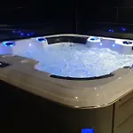 Summertime - Private Jacuzzi And Bikes, 800m