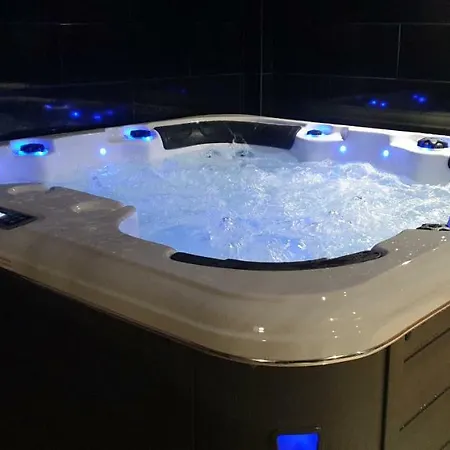 Summertime - Private Jacuzzi&bikes, 800m